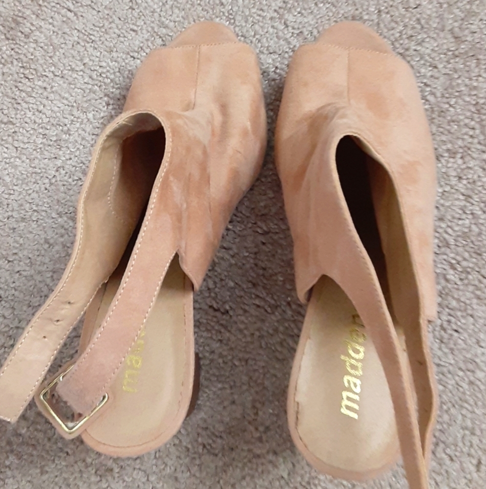 Tan/Light Camel Peeptoe Heels